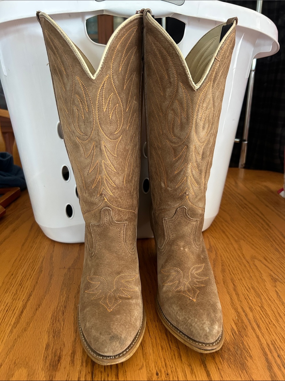 ACME Cream Leather Western Boots with Stitch Detail